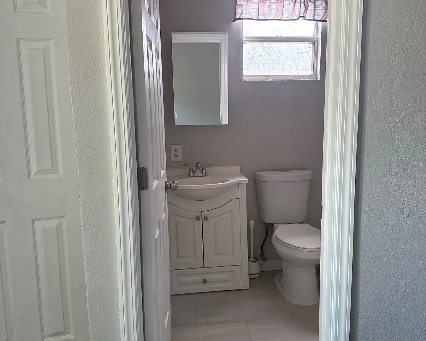 4 bed, 3.0 bath, 1850 sqft, $1,503 — Photo 4