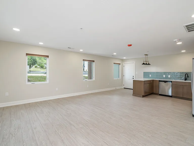 100 E Tennessee Ave #102 — Photo 12