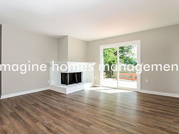 3rd image of 34111 Bainbridge Rd