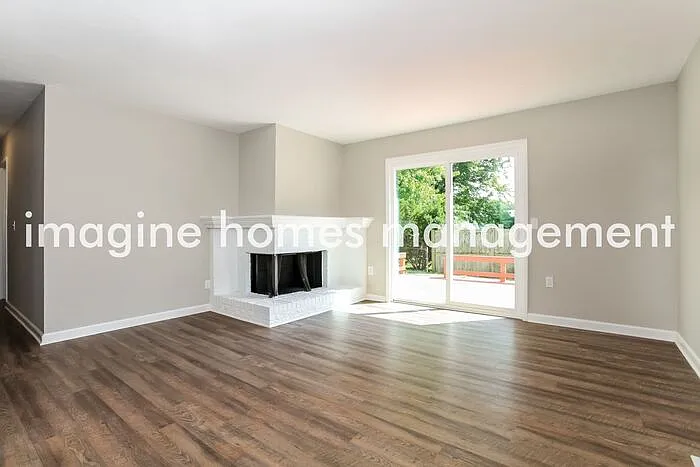 34111 Bainbridge Rd — Photo 3