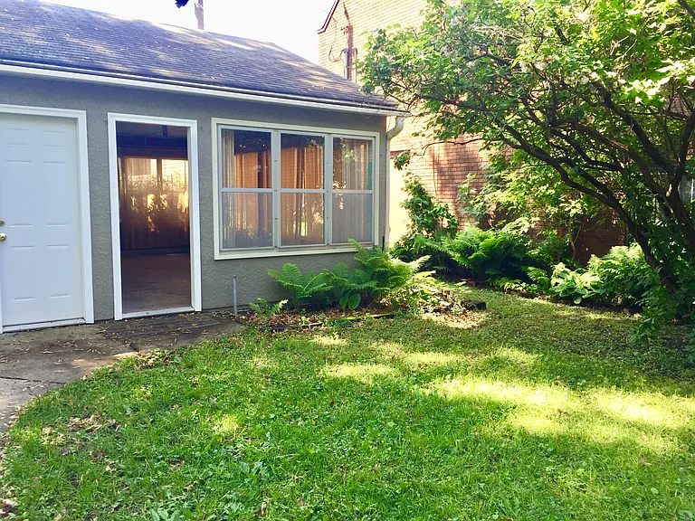 1448 Albany Ave — Photo 29