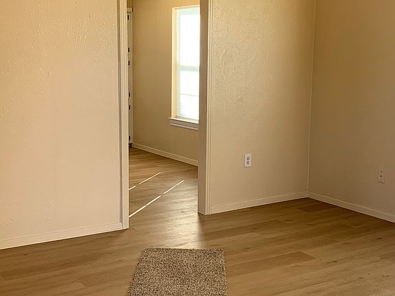 3rd image of 1114 Thorpe Springs Rd
