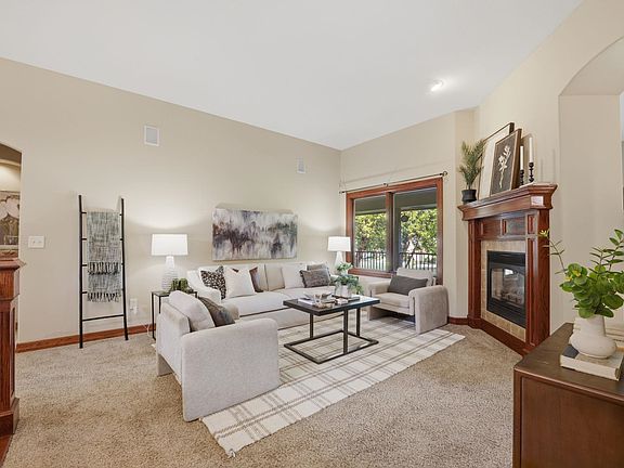 3rd image of 3315 N Den Hollow Cir