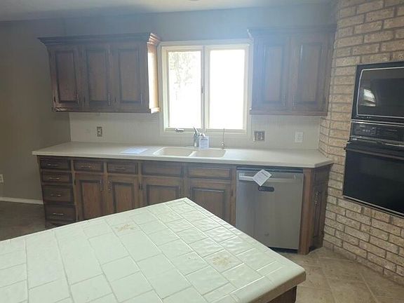 4th image of 2220 Rice Dr