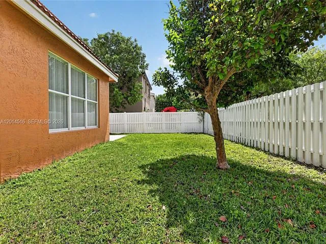 16398 SW 27th St — Photo 12