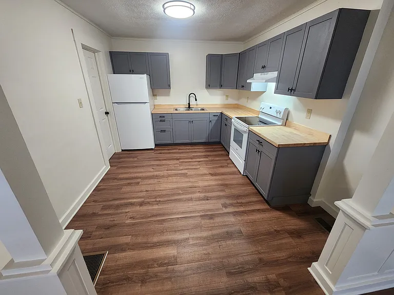 214 Pratt St #7 — Photo 4