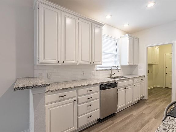 4th image of 516 E Ash Ln