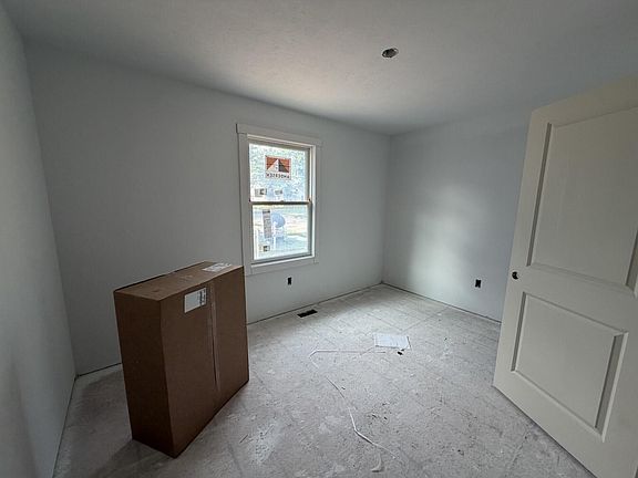 4th image of 377 E Forest Ave