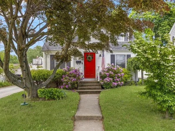 25 Farm St, Cranston, RI 02920