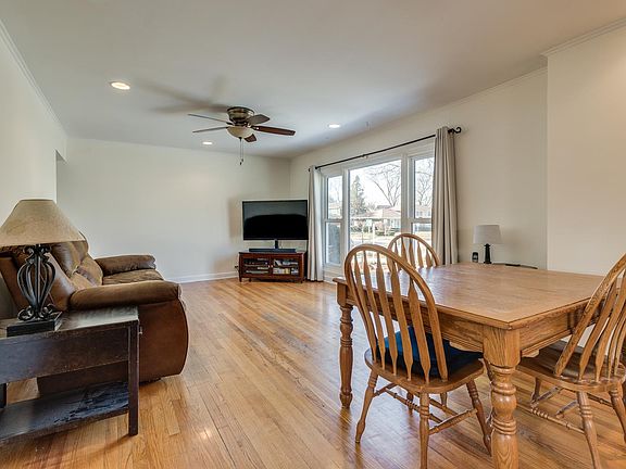 5th image of 601 E Olive St