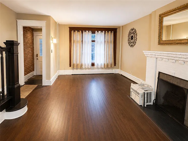 840 W Walnut St — Photo 3