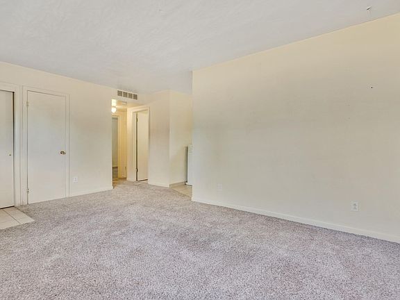 5th image of 2108 Applewood Rd