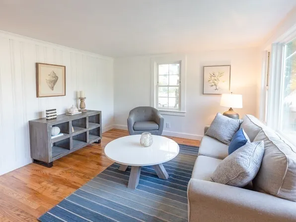 1 Thomas St, Kingston, MA 02364