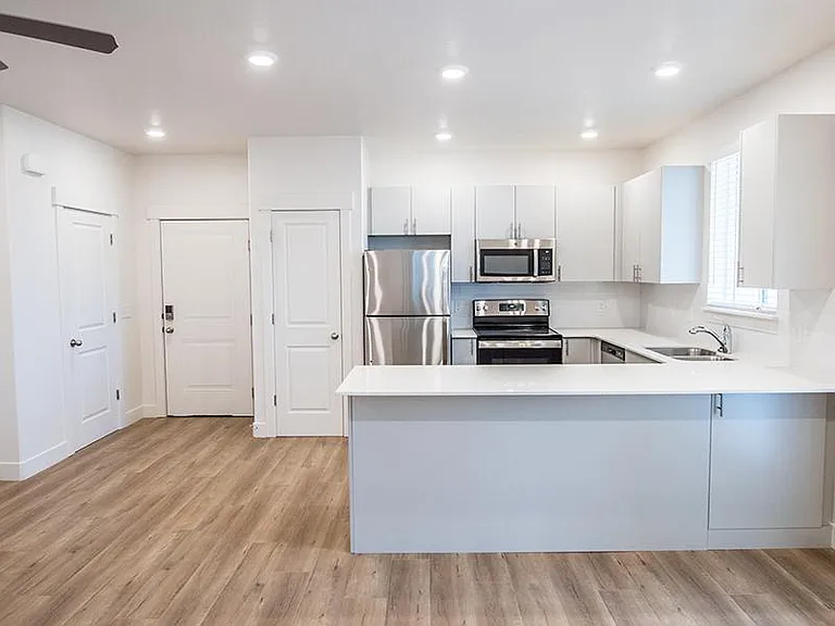TRAIL HOLLOW APARTMENTS — Photo 30
