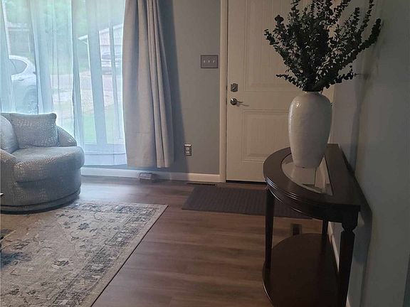 3rd image of 305 Summit Rd