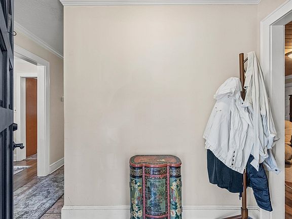 5th image of 159 Brookgate Dr.