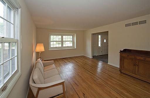 5th image of 2031 Winsted Blvd