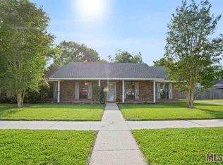 9721 Ravenwood Dr, Baton Rouge, LA 70818