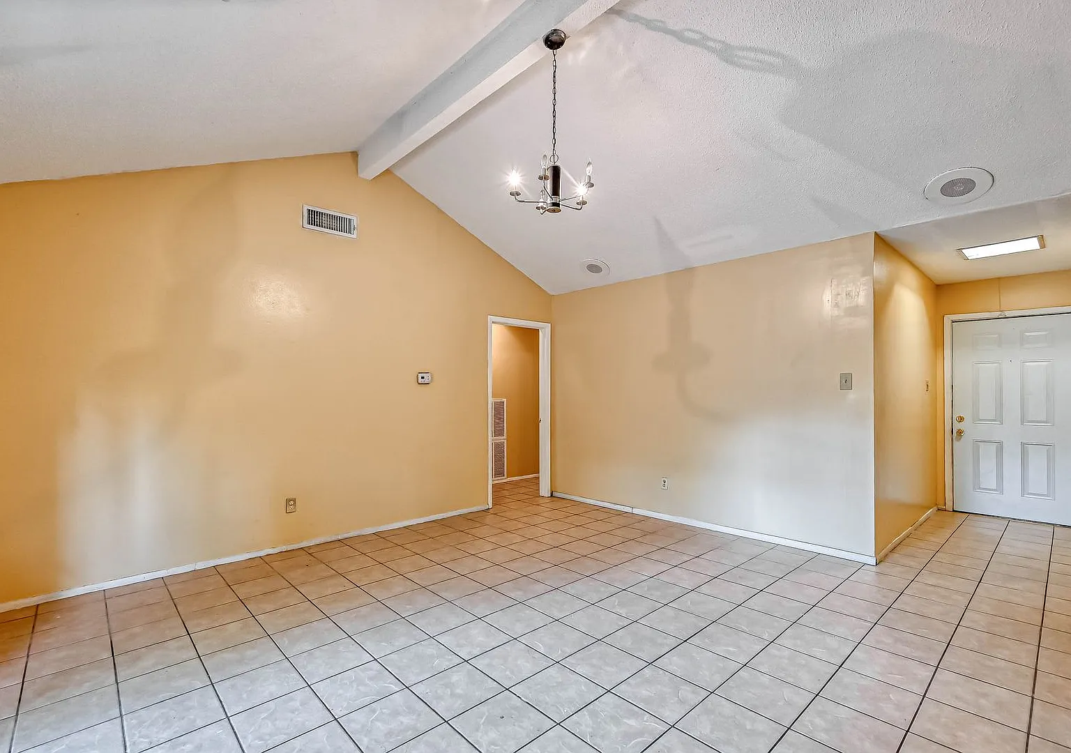 4-Bedroom Home in Houston 77045 | Housing Vouchers Accepted! — Photo 3
