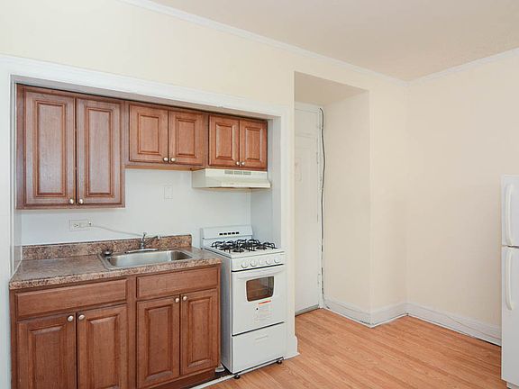 3rd image of 3335 W Diversey Ave Unit 230