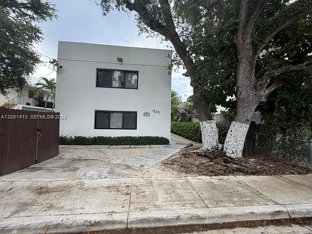 625 SW 5th Ave #10