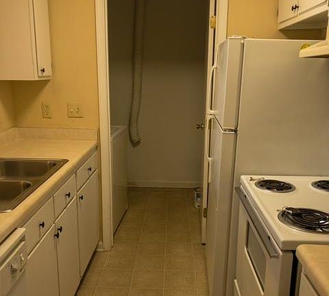 5th image of 317 A E Montcastle Dr