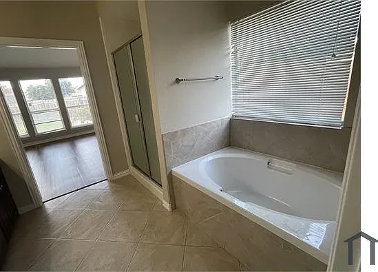 1919 Lennox Ln — Photo 13