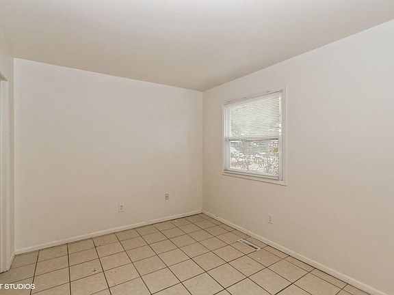 5th image of 245 S Chestnut St #1/2