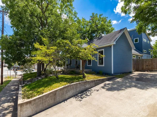303 W Alamo St, Brenham, TX 77833