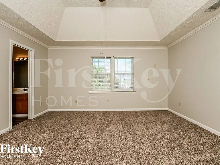 215 Brooks Dr — Photo 7