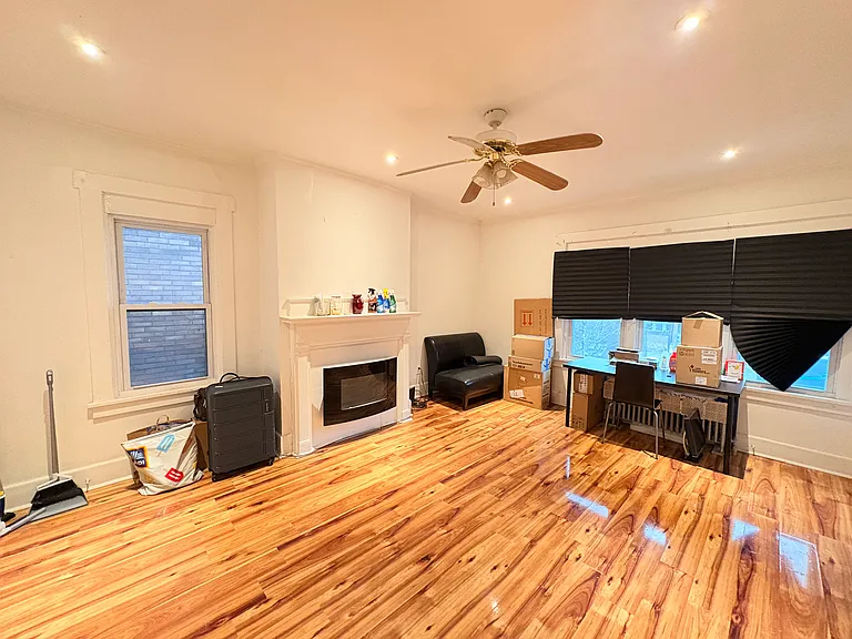 5818 Hobart St #2 — Photo 10