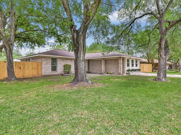 2403 Heather St, Highlands, TX 77562