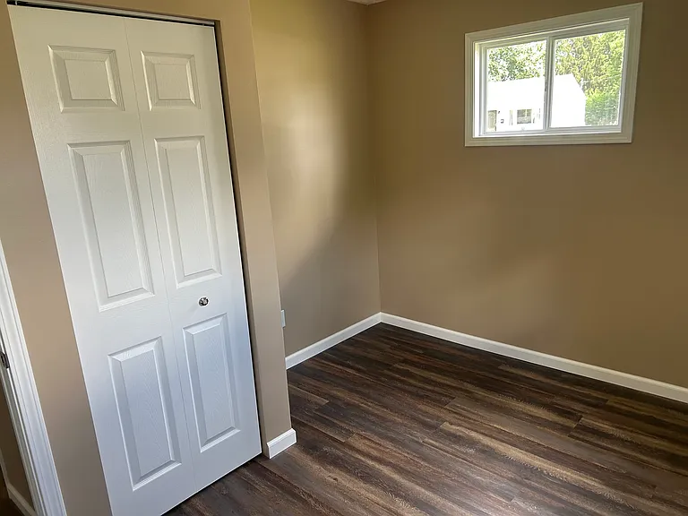 172 Erie Ave — Photo 11