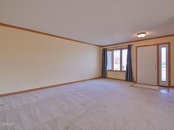 4th image of 2535 Pembrooke Dr
