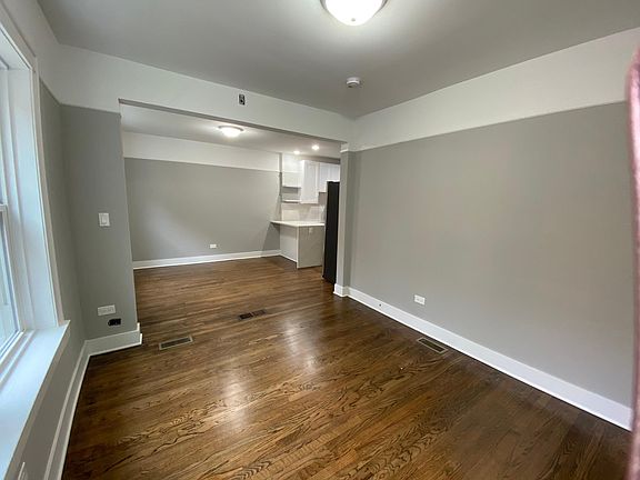 2nd image of 5040 N Washtenaw Ave #1
