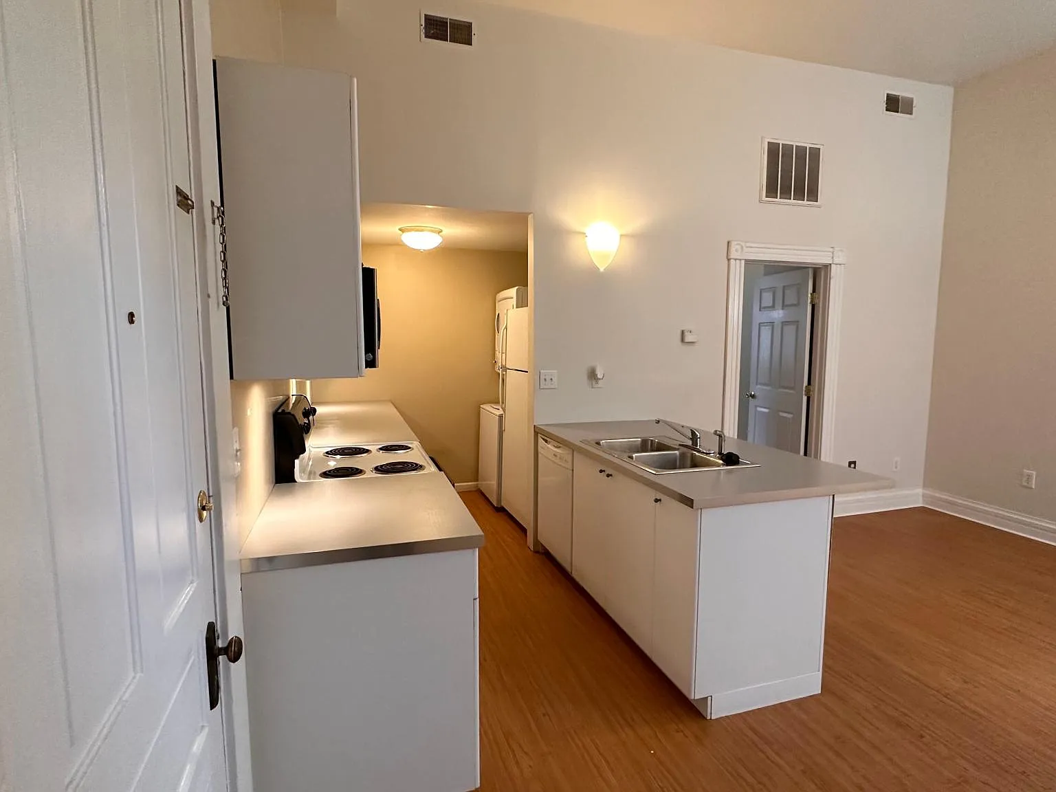 615 Poplar St — Photo 2