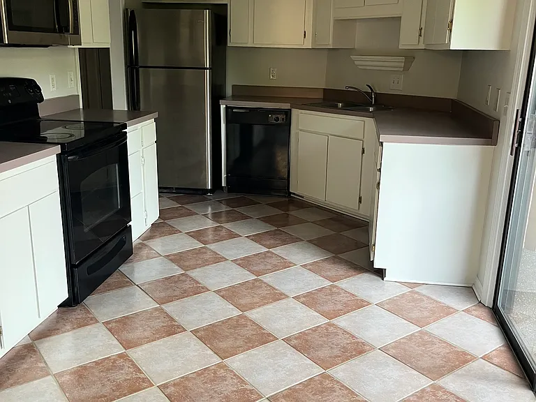 156 Hillsboro Pl — Photo 1