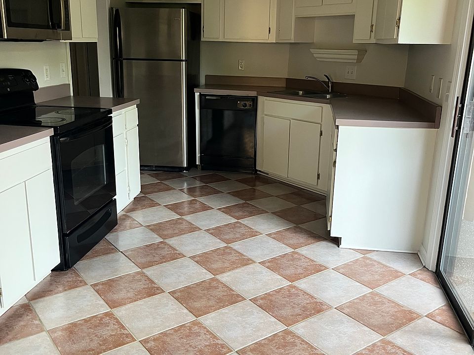 1st image of 156 Hillsboro Pl
