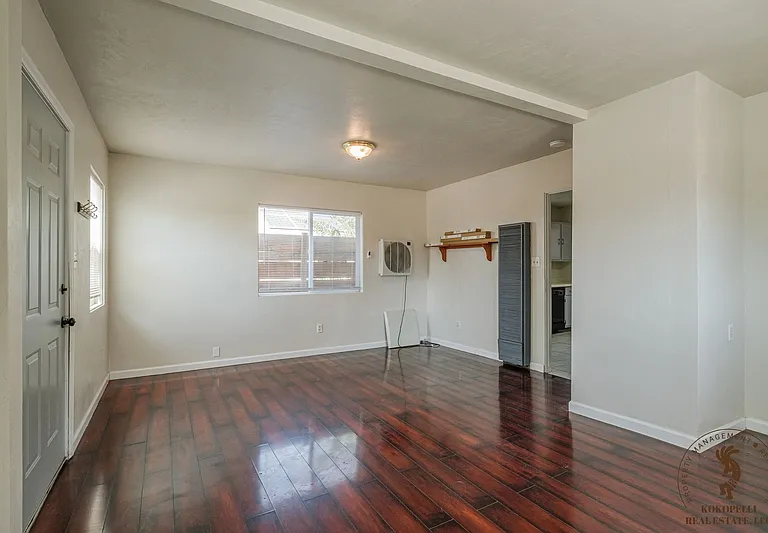 540 W 8th St — Photo 2