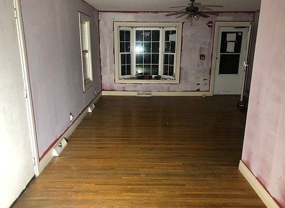 4th image of 345 Marshall St