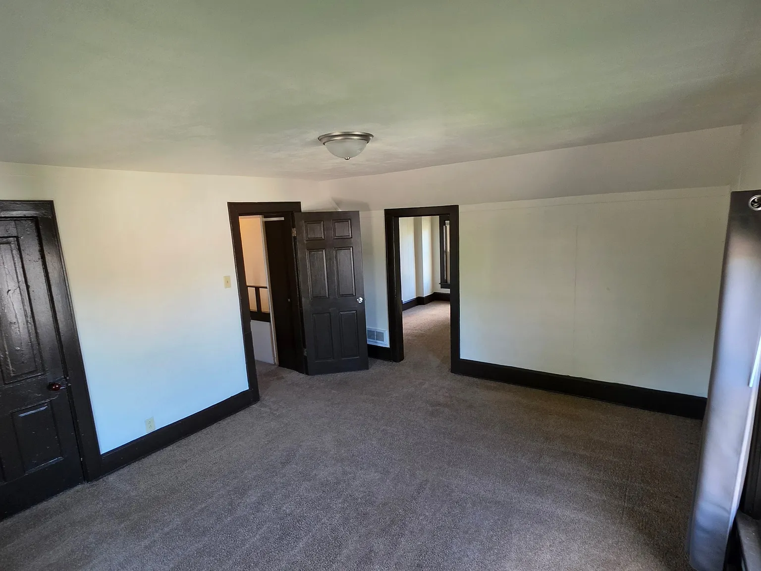 3 bed, 1.0 bath, 1336 sqft, $1,500 — Photo 4
