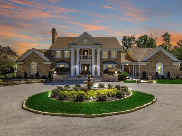 1376 S Mason Rd, Saint Louis, MO 63131