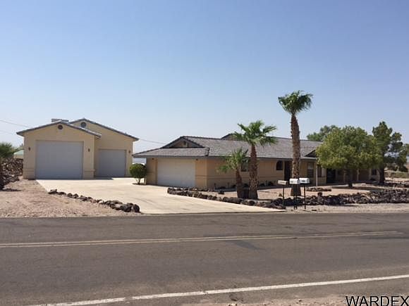 1st image of 889 Yucca St