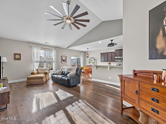 4th image of 1164 Slater Way