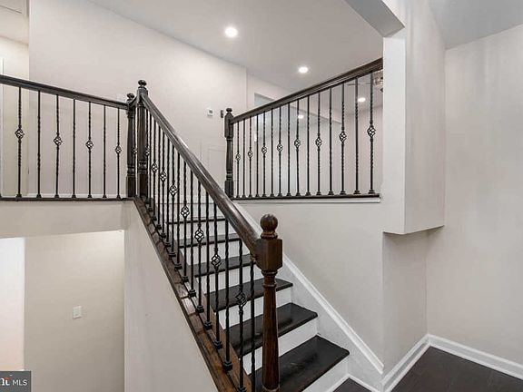 4th image of 537 Pemberton Blvd