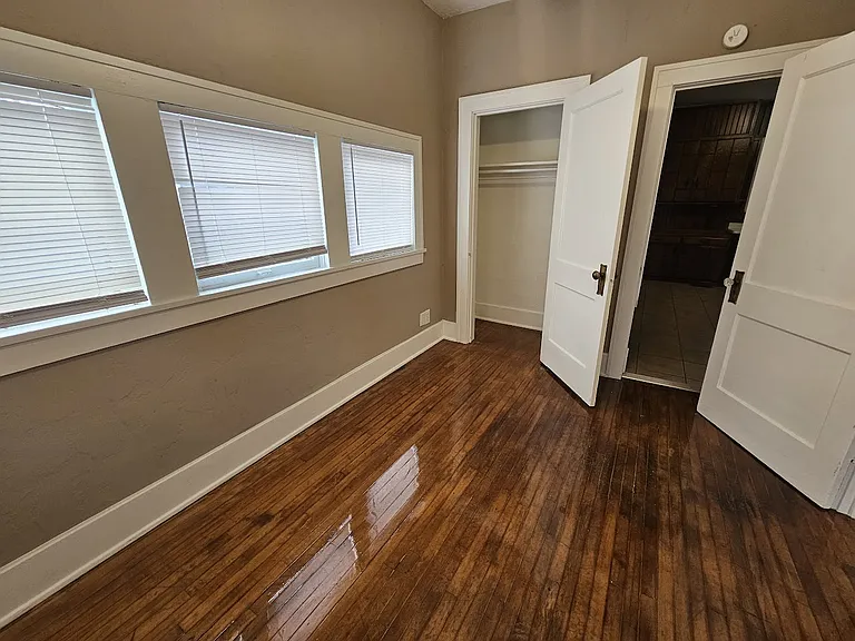 2915 N Harvey Pkwy — Photo 22