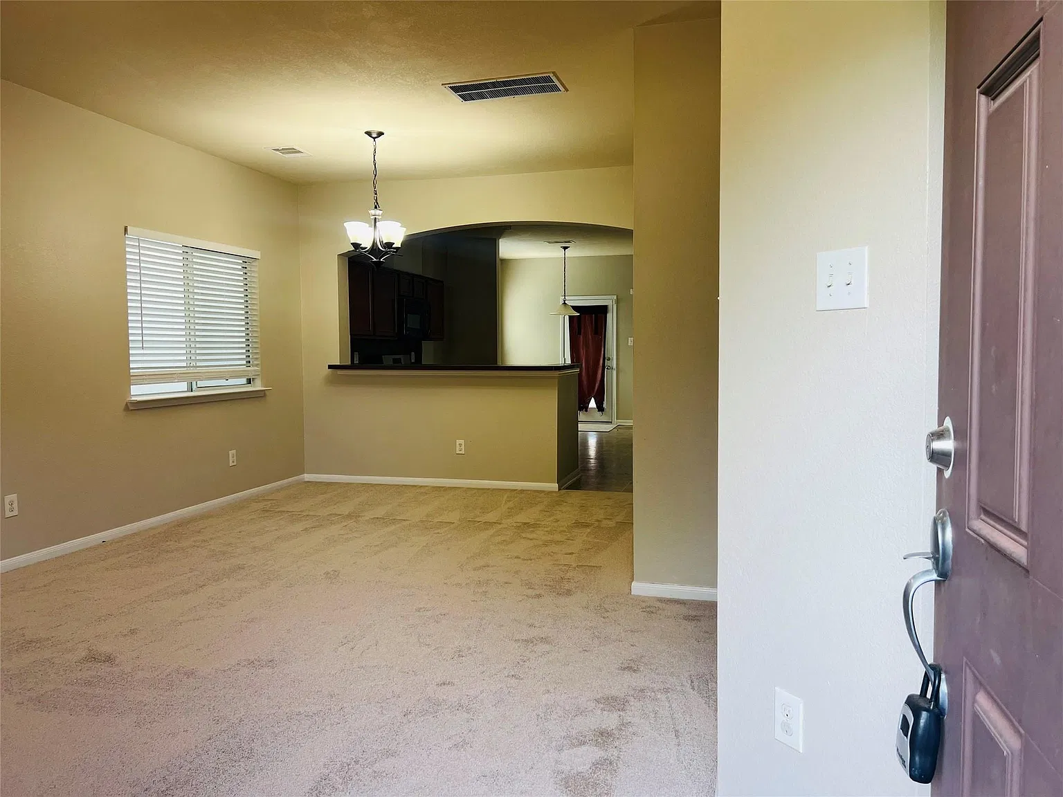 3 bed, 2.0 bath, 1226 sqft, $1,700 — Photo 1