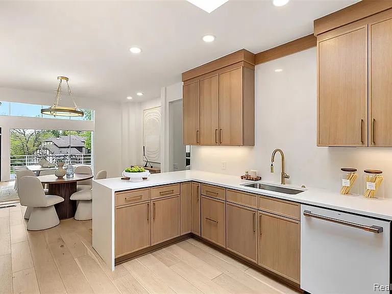 1756 Alexander Dr — Photo 11