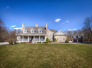 15 Willys Ct, Rock Tavern, NY 12575