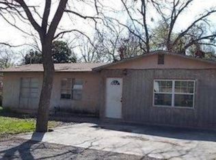 515 S Bates St, Uvalde, TX 78801